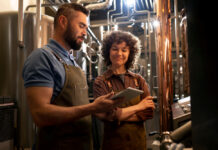 Le rôle fondamental d’une distillerie : Gardienne des saveurs et du savoir-faire