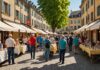 Bénévolat : pourquoi les forums de rentrée font le plein partout en France Bénévoles et visiteurs échangeant sur des stands associatifs lors d'un forum du bénévolat