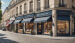 Devanture de boutiques franchisées dans une rue commerçante française