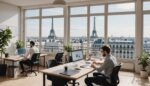 Deux personnes travaillant sur des maquettes de site web dans un bureau lumineux, toits parisiens visibles par la fenêtre